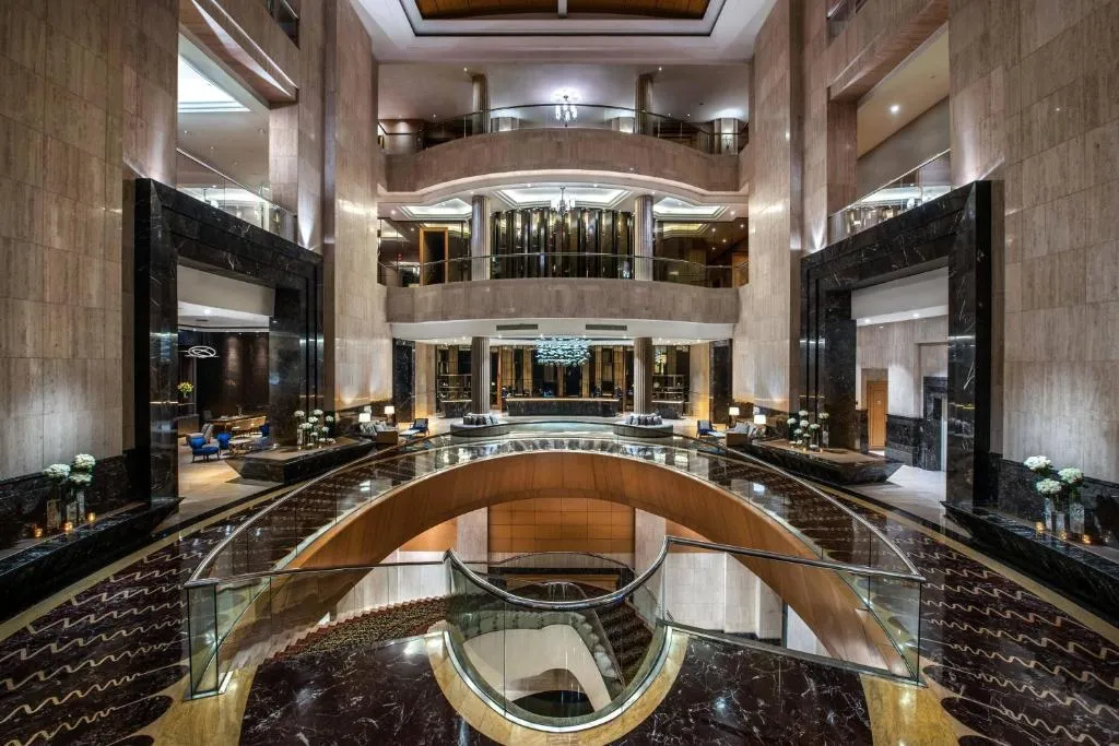 Lobby Hotel Butik Modern di Kawasan Jakarta Selatan